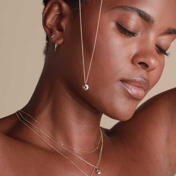 Astrid & Miyu January Garnet Birthstone Necklace In Solid Gold