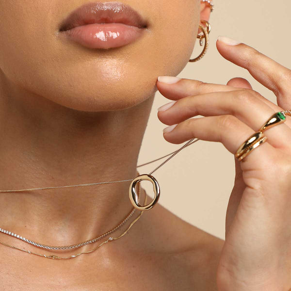 Astrid & Miyu O Initial Bold Pendant Necklace In Gold