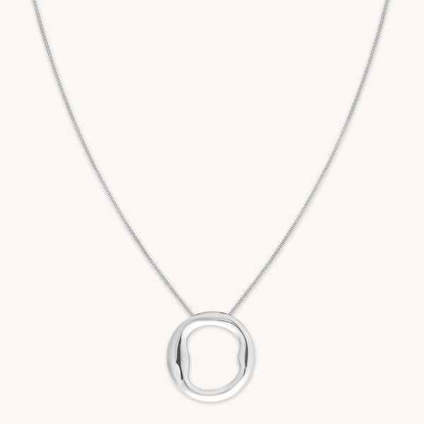 astrid & miyu O Initial Bold Pendant Necklace in Silver