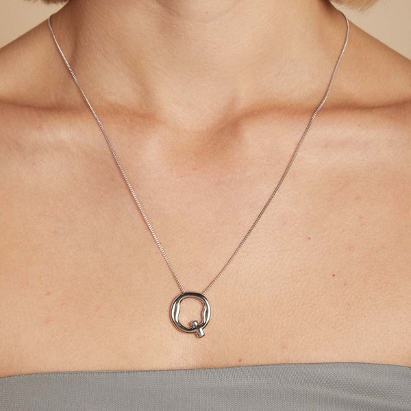 Astrid & Miyu Q Initial Bold Pendant Necklace In Silver