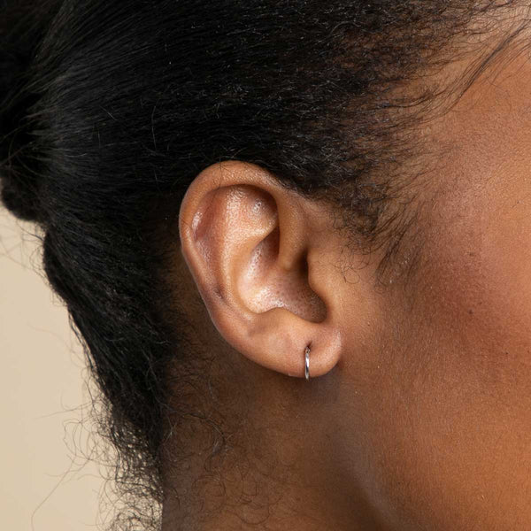 Astrid & Miyu Seamless Hoop 1.2mm In Solid White Gold