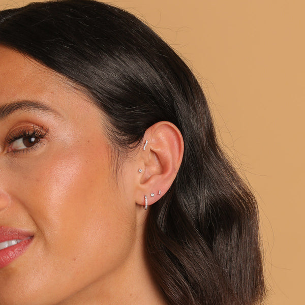 Astrid & Miyu Topaz Wave Piercing Stud 6mm In Solid White Gold