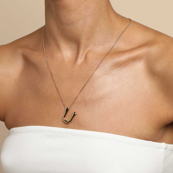 Astrid & Miyu U Initial Bold Pendant Necklace In Gold