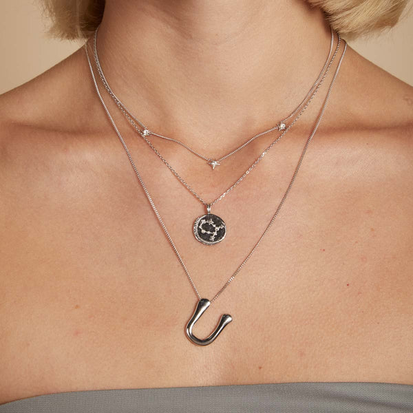 Astrid & Miyu U Initial Bold Pendant Necklace In Silver