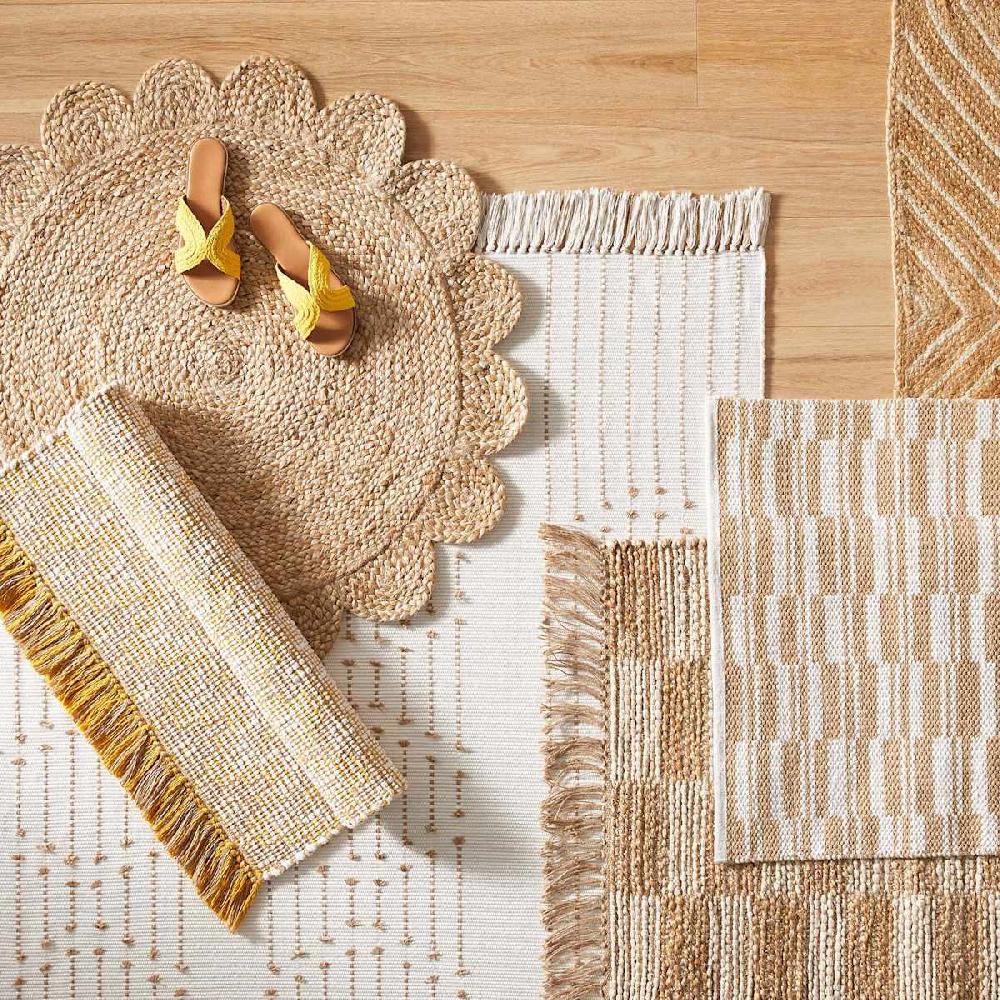 At Home Daisy Jute Round Accent Rug 3'