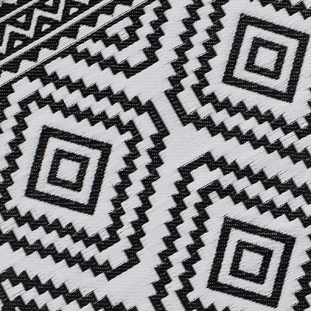 At Home Black Diamond Design Plastic Outdoor Area Rug 5x7