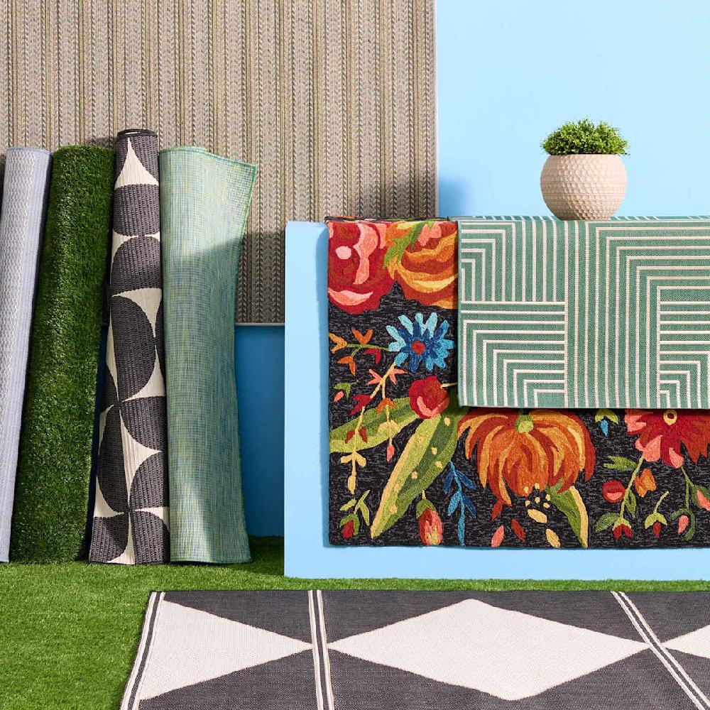 At Home (E255) Santa Monica Black Floral Indoor & Outdoor Area Rug 5x7