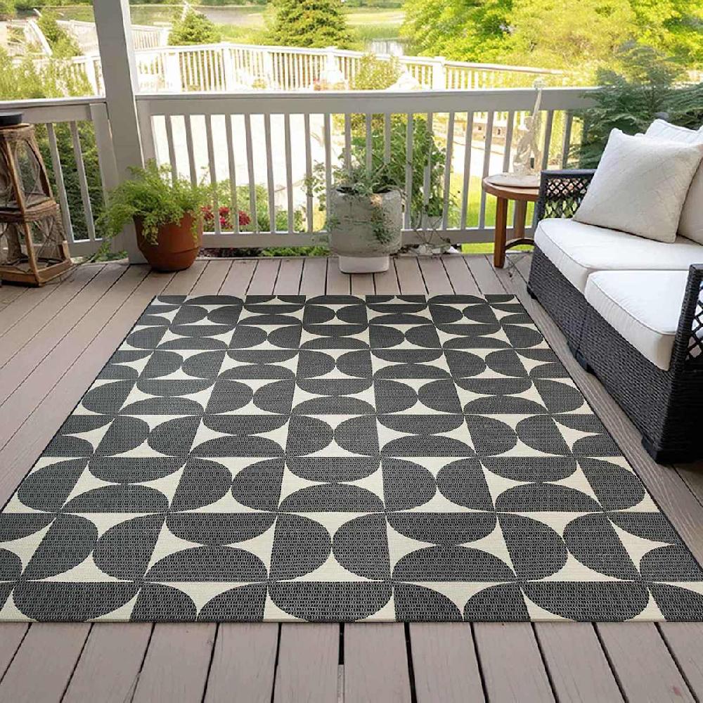 At Home (E535) Crosby St. Black & White Geometric Outdoor Area Rug 8x10
