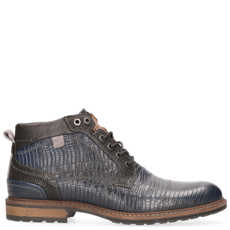 australian footware Montenero dressed