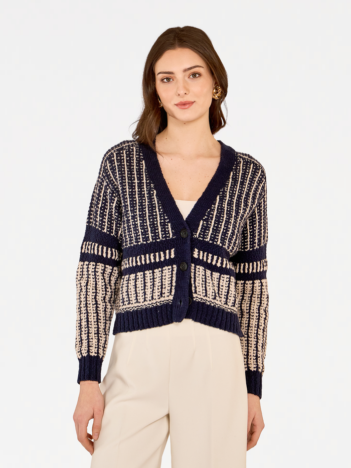 autumn cashmere 2-Tone Jacquard Cropped V-Neck Cardigan