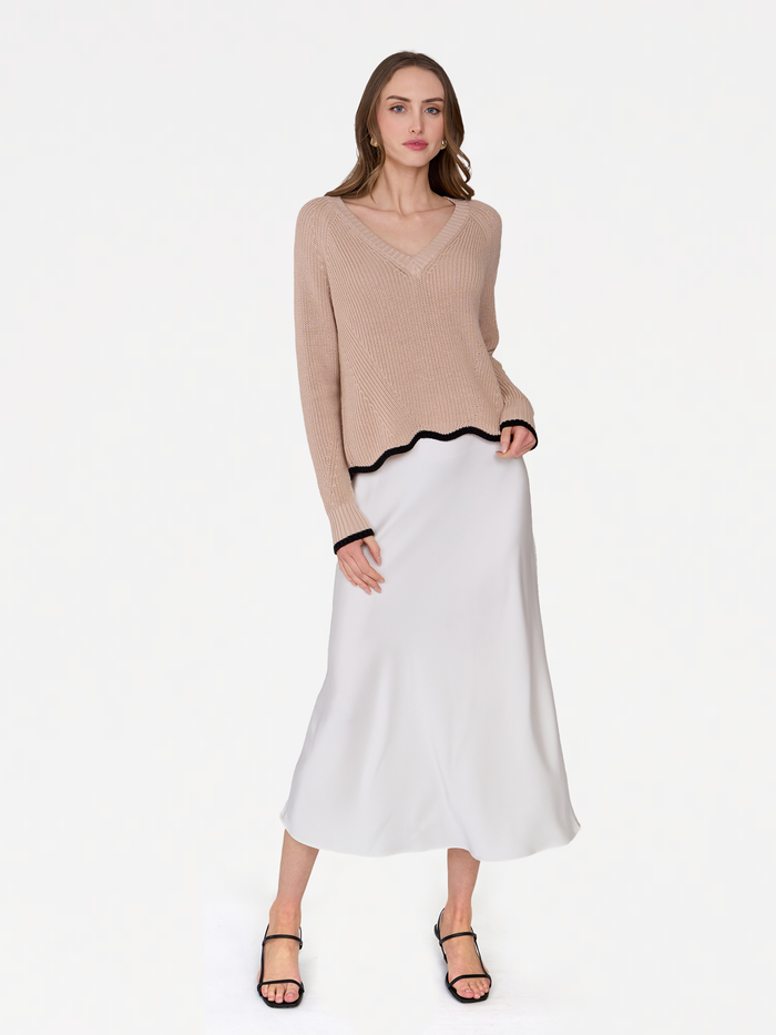 Autumn Cashmere Tipped Scallop Shaker V-Neck In Latte