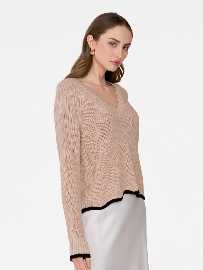 Autumn Cashmere Tipped Scallop Shaker V-Neck In Latte