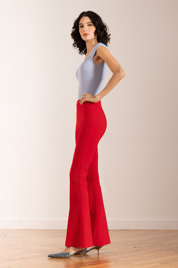 Avenue Montaigne FAME Signature Flash