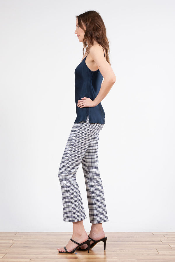 Avenue Montaigne LEO Screen