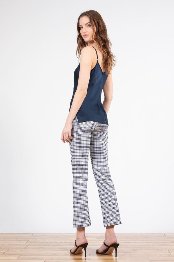 Avenue Montaigne LEO Screen