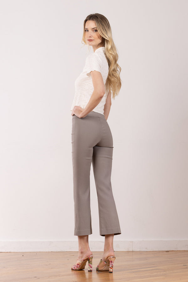 Avenue Montaigne LEO Signature Stone