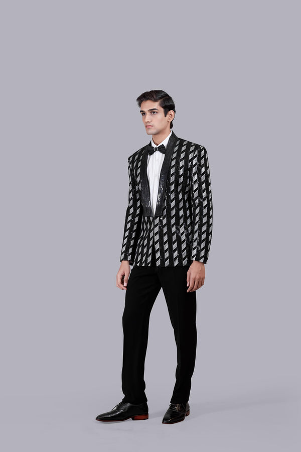 B More BLACK BOOMARIYO THREAD WORK SUIT