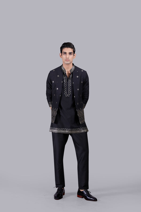 b more BLACK CHANDERI SILK LEATHER WORK BUNDI SET