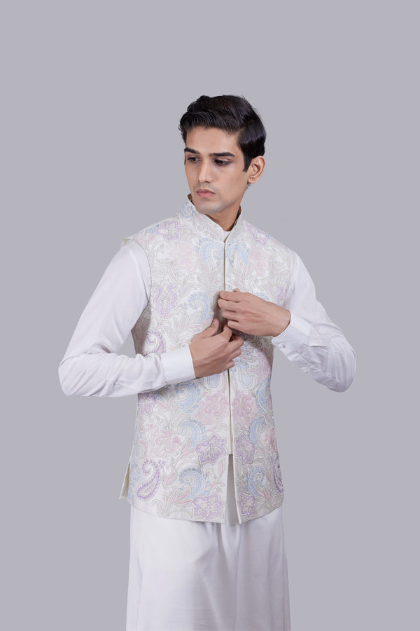 B More OFF WHITE MATKA SILK THREAD WORK BUNDI SET