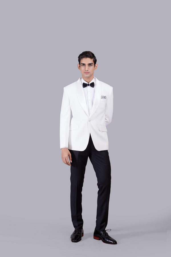 b more WHITE ITALIAN CREPE PLAIN SUIT