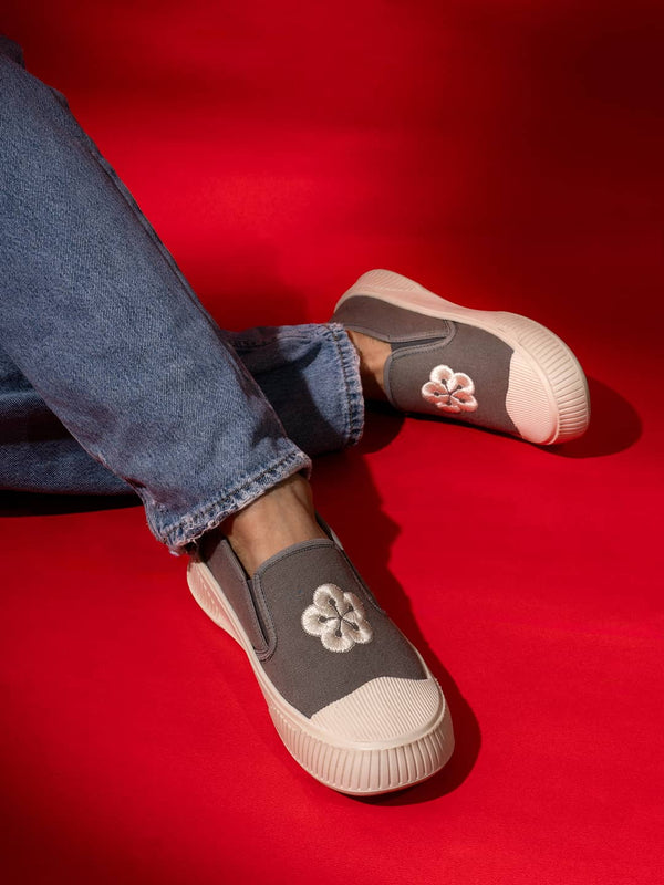 bacco bucci Bacca Bucci Kawaii Sakura Slip-On Sneakers GREY