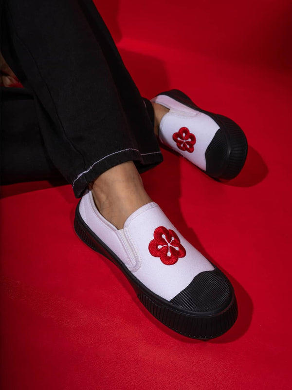 Bacco Bucci Bacca Bucci Kawaii Sakura Slip-On Sneakers WHITE