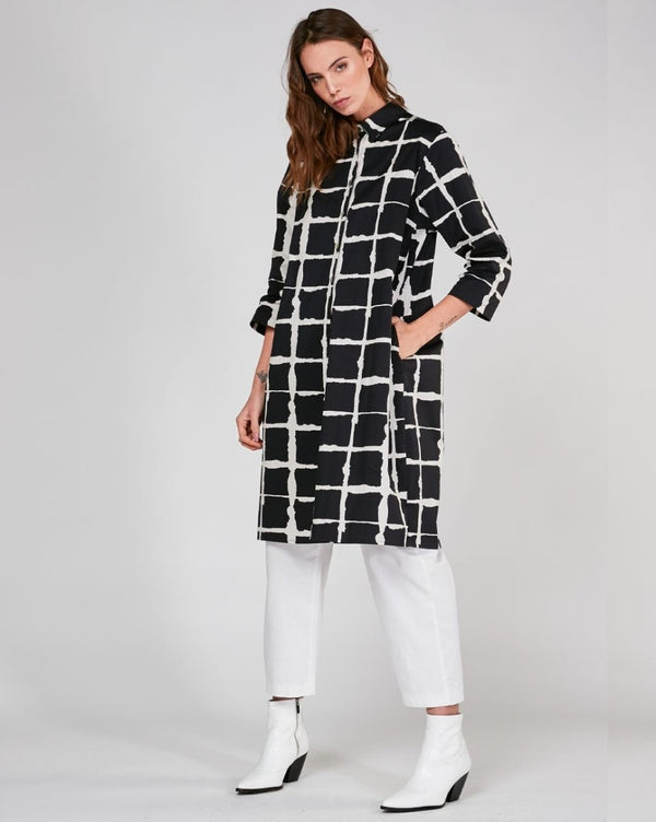 baci Wave Grid Line Striped Shirtdress Black / White