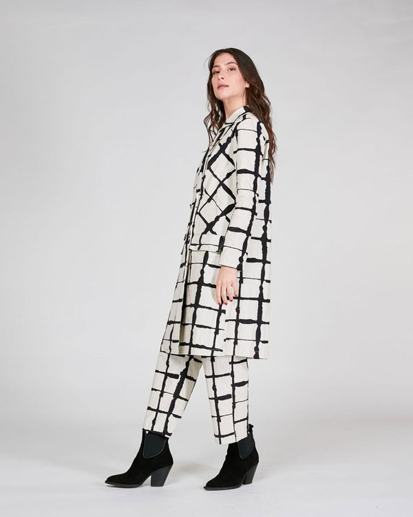 Baci Wave Grid Line Trench Coat Black / White