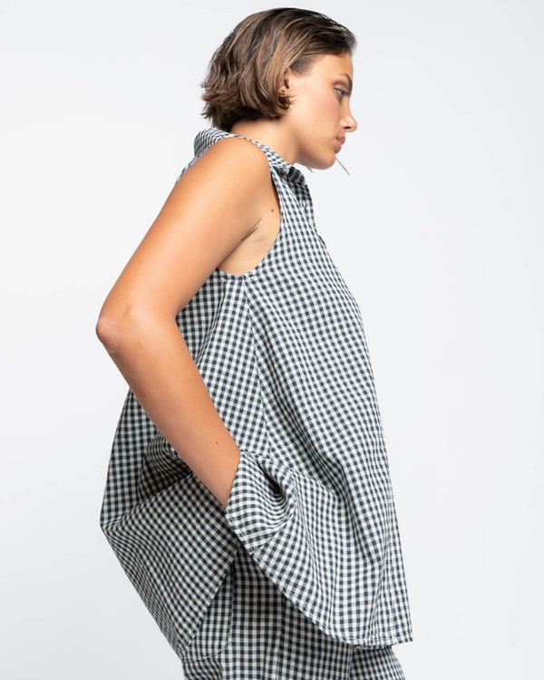 Baci Crinkle Sleeveless Checker Button-Up Shirt Navy/Beige