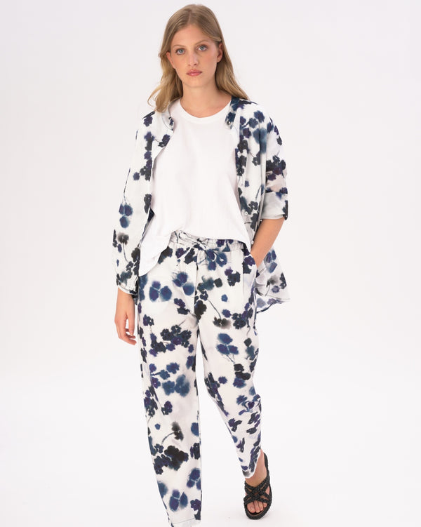 Baci Watercolor Small Floral Band Collar Buttoned Blouse Blue / White