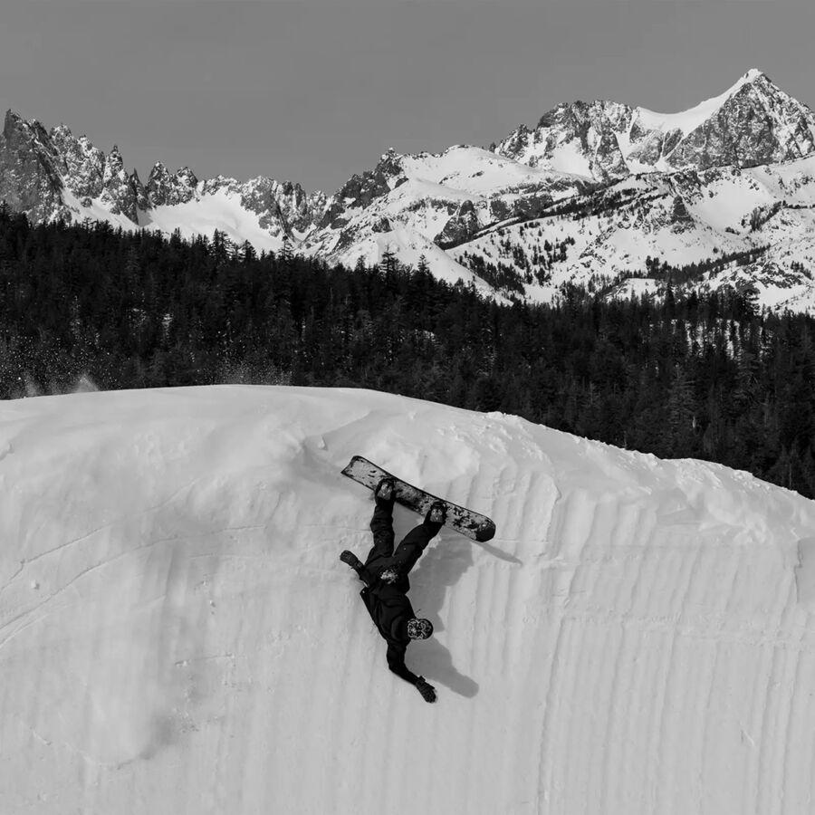 Backcountry Jones Snowboards Freecarver 9000s Snowboard - 2025 Black