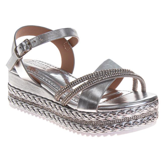 badgley mischka Girls' Metallic Wedge Sandals