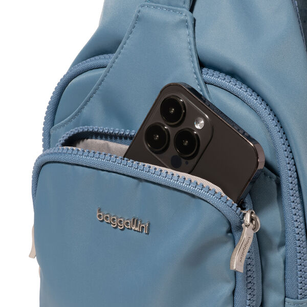 Baggallini Central Park Sling