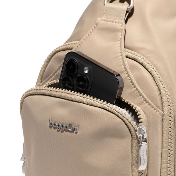Baggallini Central Park Sling