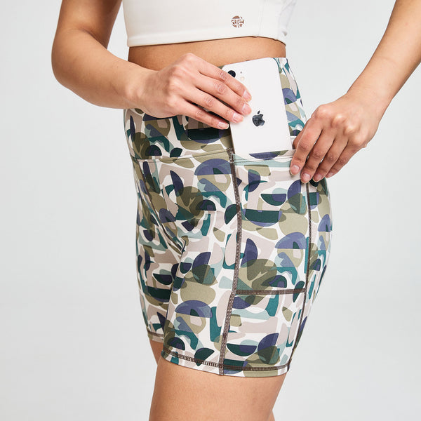 Bahé Yoga DINAMICA HIGH-RISE SHORTS 5" CAMO