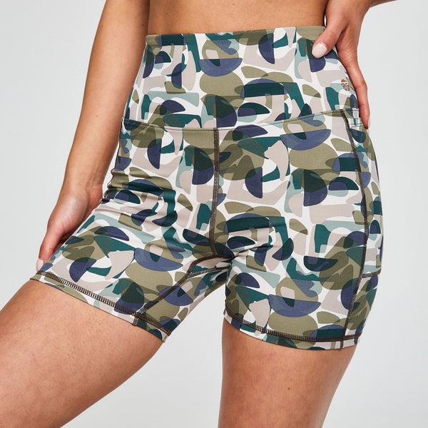 bahé yoga DINAMICA HIGH-RISE SHORTS 5" CAMO