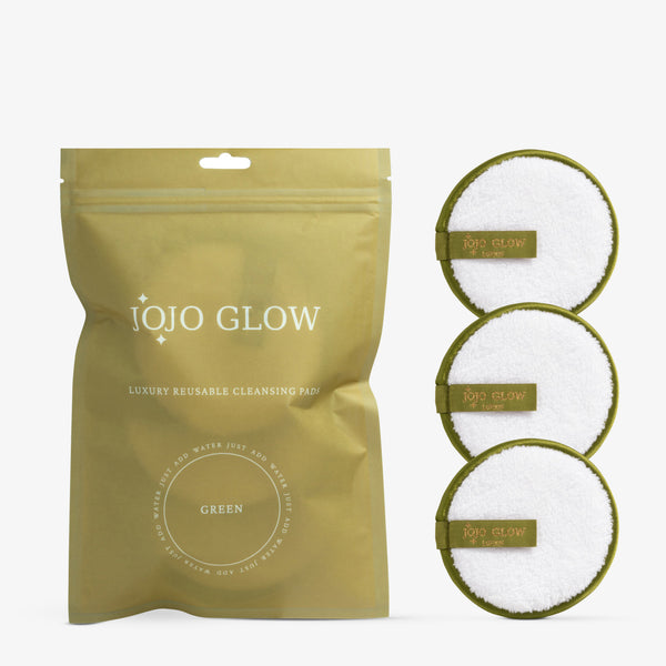 balance me JoJo Glow Cleansing Pads in Green