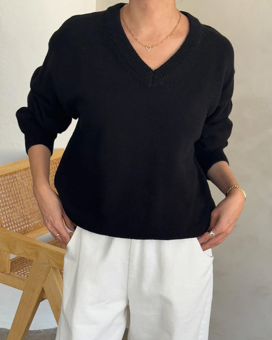 ban do Gabby Cotton V-Neck Sweater - Black