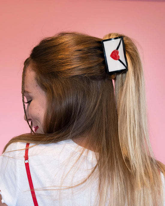 ban do Love Letter Hair Claw