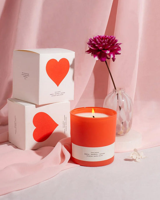ban do Love Potion Red Glass Candle