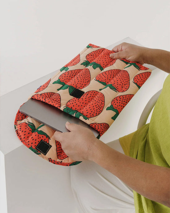 Ban Do Puffy Laptop Sleeve 16" - Strawberry