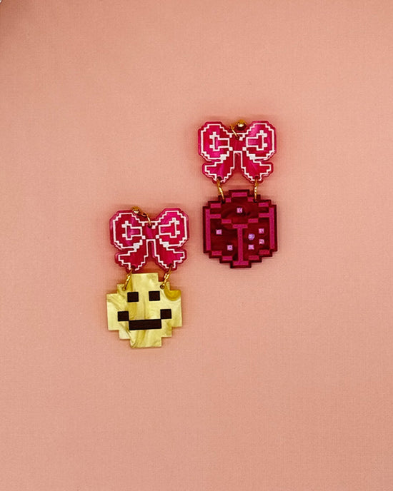 ban do Smiley + Dice Earrings