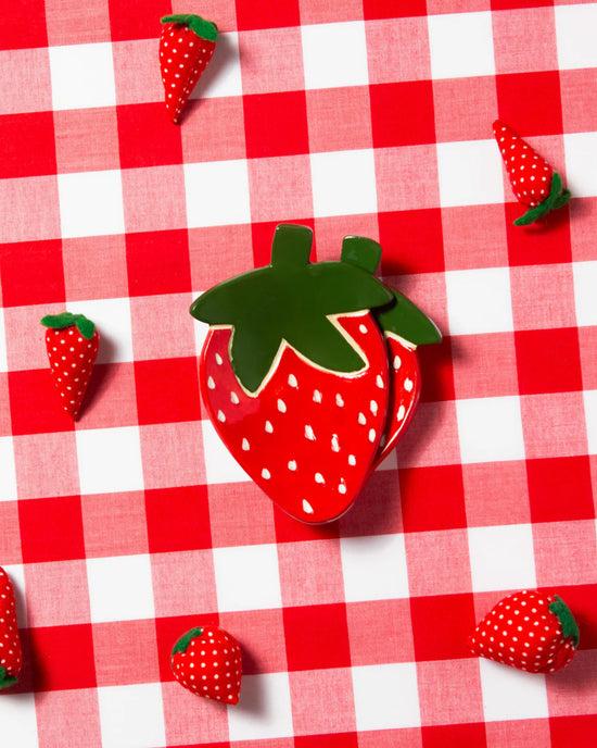 ban do Strawberry Dish