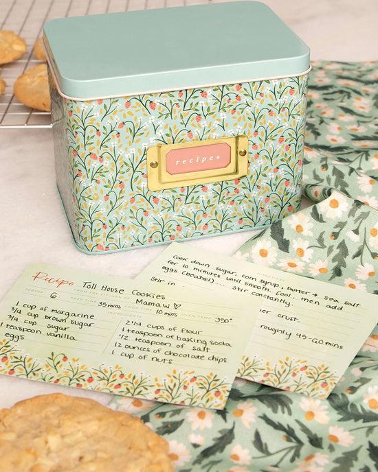 ban do Strawberry Meadow Tin Recipe Box