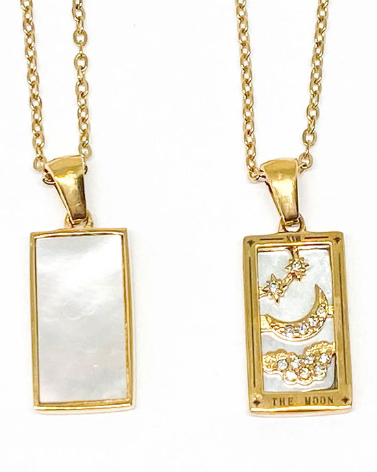 ban do The Moon Tarot Card Necklace