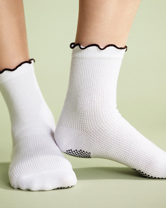 ban do Thermal Ruffle Sporty Grip Crew Socks