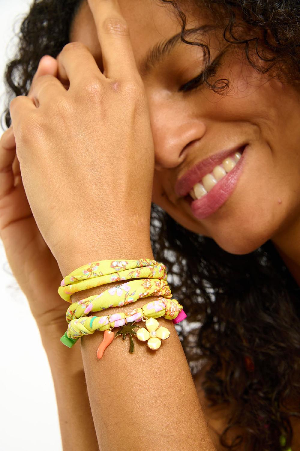 Banana Moon Short Necklace Yellow SMALLRUB CHOCKER