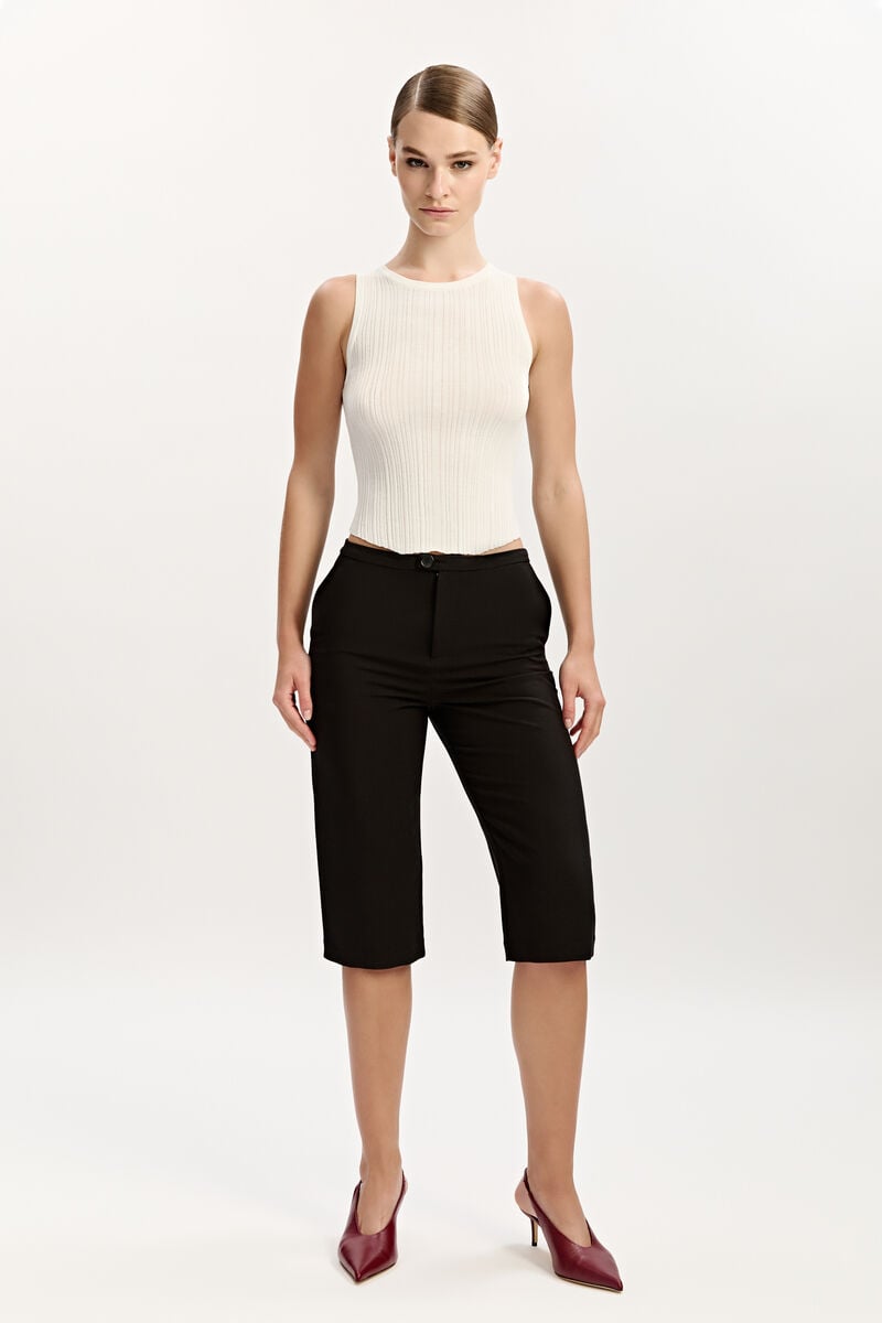 Bardot Ellera Capri Short In Black