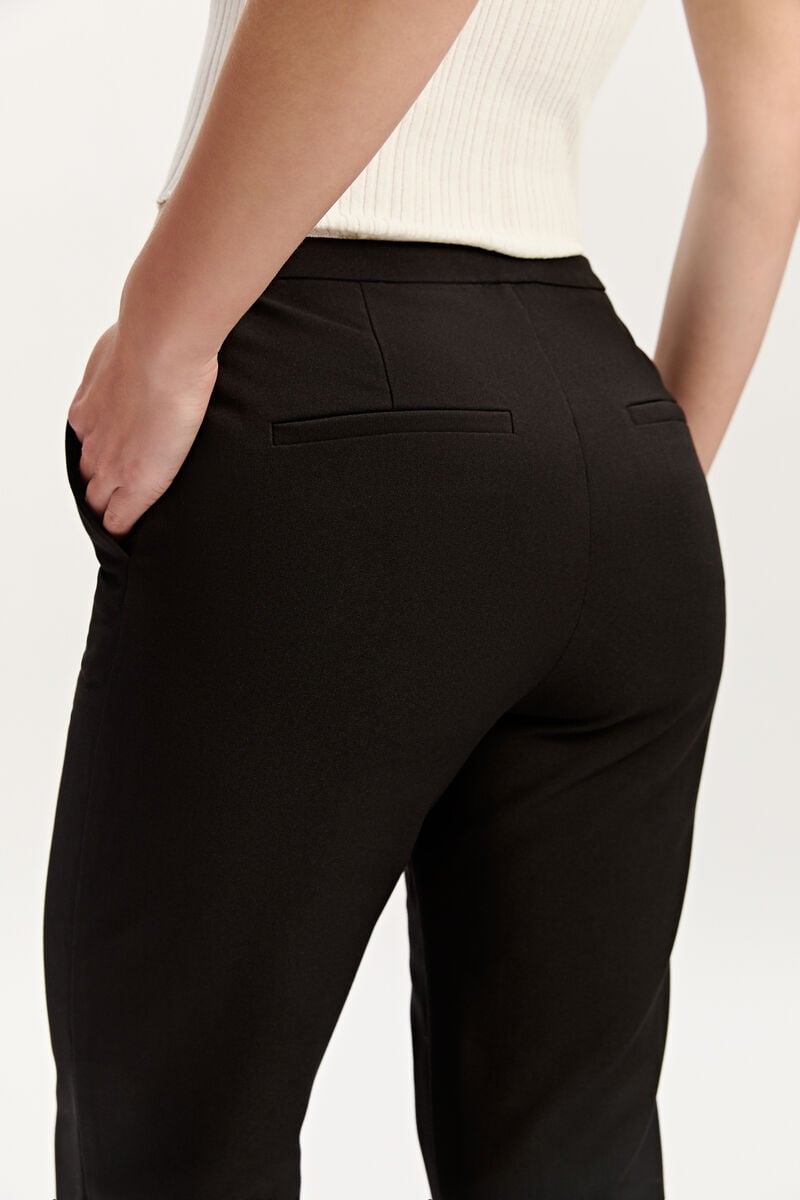Bardot Ellera Capri Short In Black