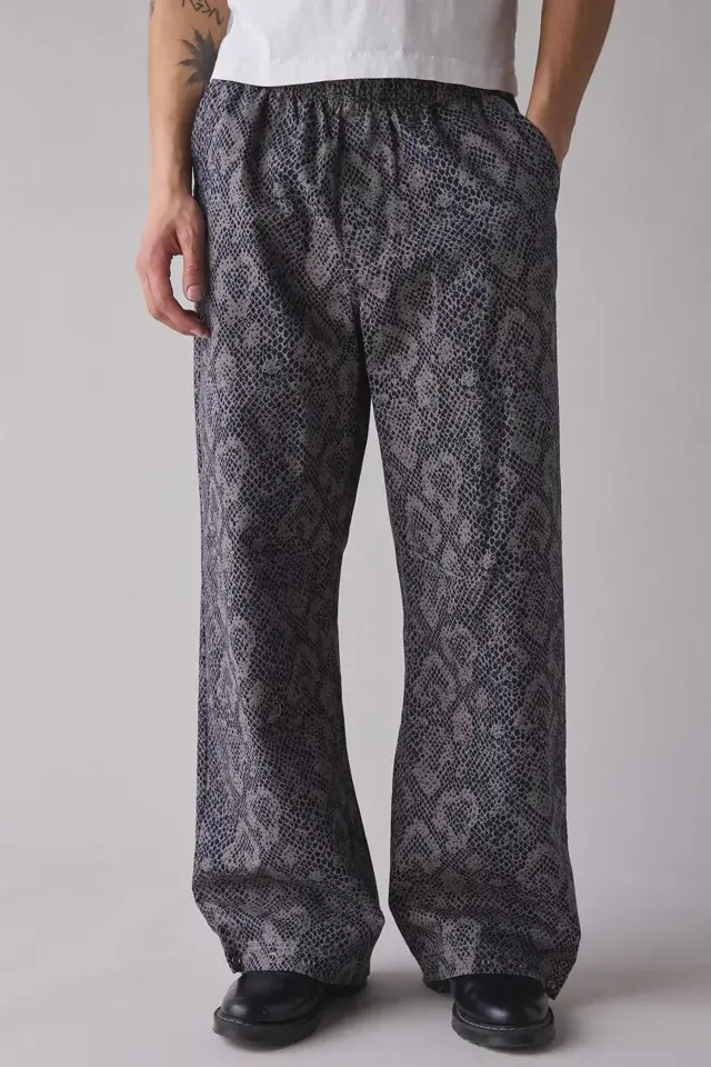 bdg urban outfitters BDG Nitro Camo Canvas Baggy Fit Pull-On Pant